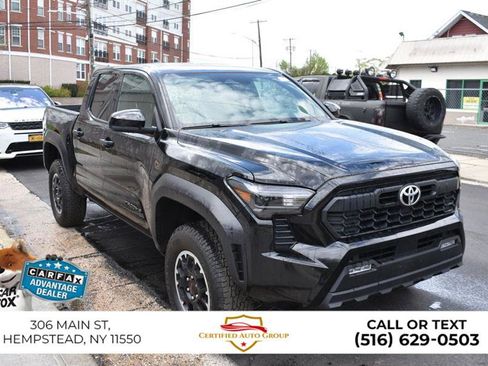 Used 2025 Toyota Tacoma TRD Off-Road AWD/4WD image 4