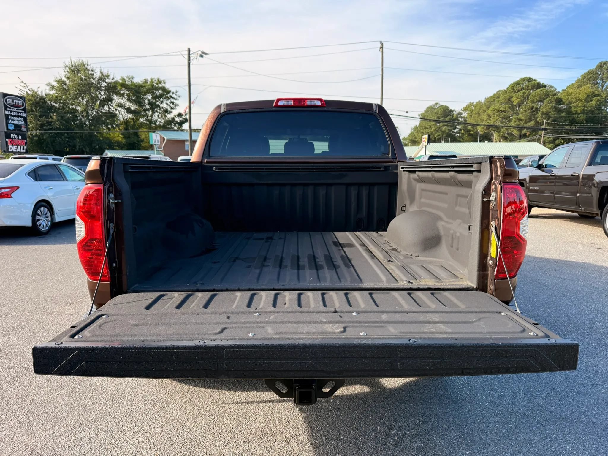 Used 2017 Toyota Tundra SR5 w/ SR5 Upgrade Package RWD image 14
