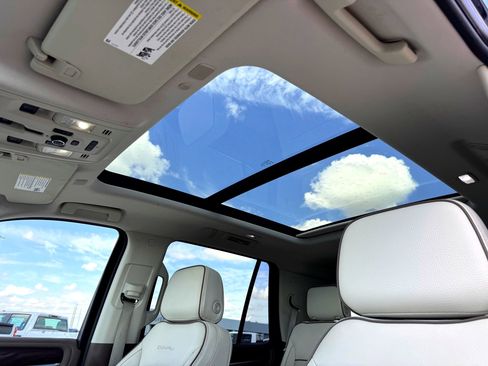 Used 2023 GMC Yukon Denali image 14