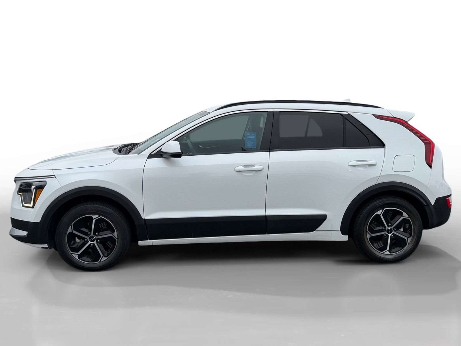 Used 2024 Kia Niro LX FWD image 2