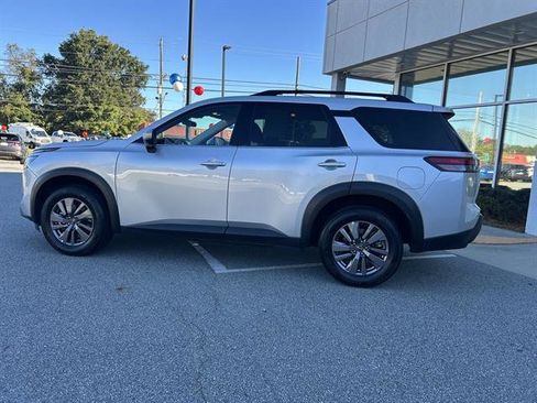 Used 2025 Nissan Pathfinder SV image 2