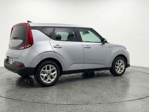 Used 2025 Kia Soul LX w/ LX Technology Package FWD image 9