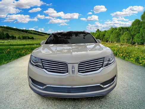 Used 2018 Lincoln MKX Reserve w/ Driver Assistance Package FWD image 2