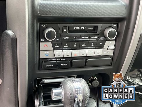 Used 2003 Isuzu Axiom S image 29