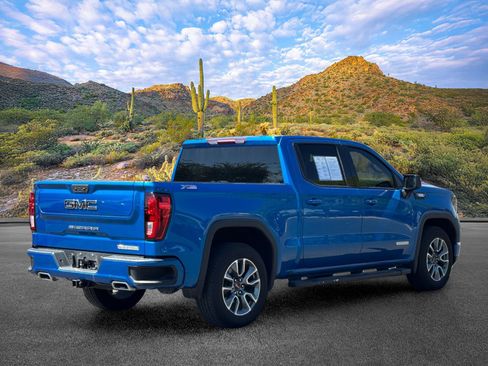 Used 2022 GMC Sierra 1500 Elevation w/ LPO, Elevation Black Package AWD/4WD image 4