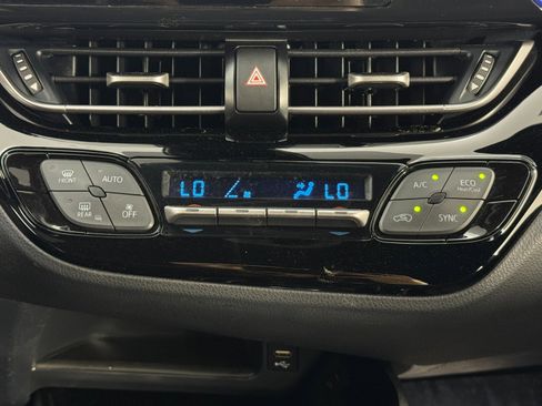 Used 2020 Toyota C-HR XLE image 25