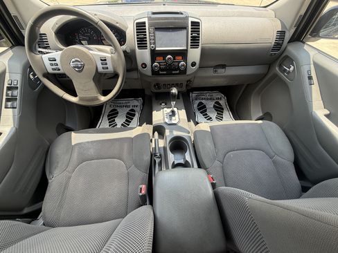Used 2020 Nissan Frontier SV w/ Midnight Edition Floor Mats AWD/4WD image 11