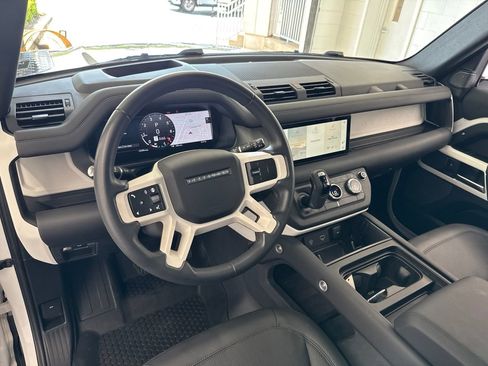 Used 2024 Land Rover Defender 110 SE AWD/4WD image 17