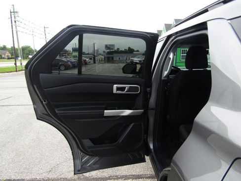 Used 2022 Ford Explorer XLT AWD/4WD image 19