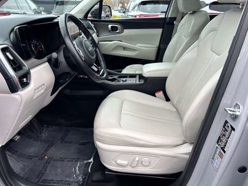 Used 2022 Kia Sorento S w/ Panoramic Sunroof Package image 9
