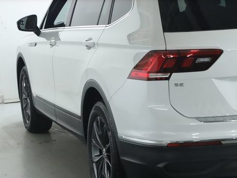 Used 2023 Volkswagen Tiguan SE w/ Panoramic Sunroof Package FWD image 43