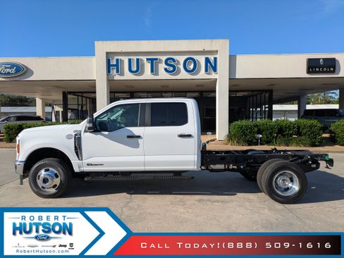 New 2026 Ford F350 4x4 Crew Cab DRW Super Duty image 1