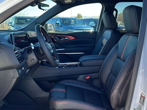 New 2026 Chevrolet Traverse RS w/ LPO, Floor Liner Package image 33