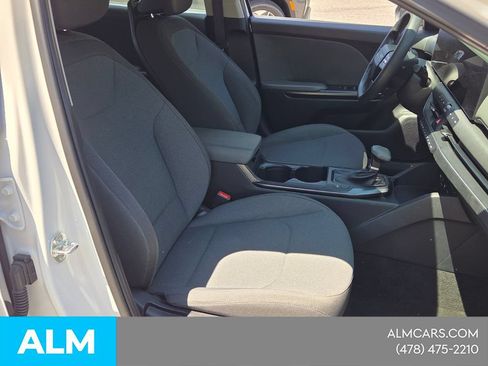 Used 2025 Kia K4 FWD image 16