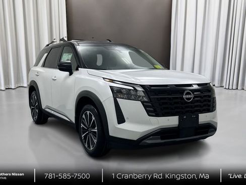 New 2026 Nissan Pathfinder Platinum w/ Cargo Package image 3