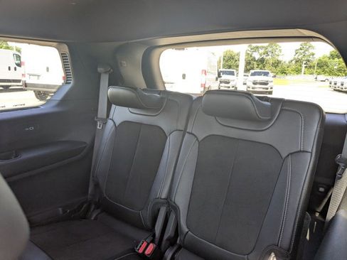 Used 2023 Jeep Grand Cherokee L Laredo RWD image 18
