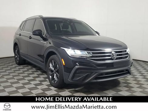 Used 2023 Volkswagen Tiguan SE w/ Panoramic Sunroof Package FWD image 1