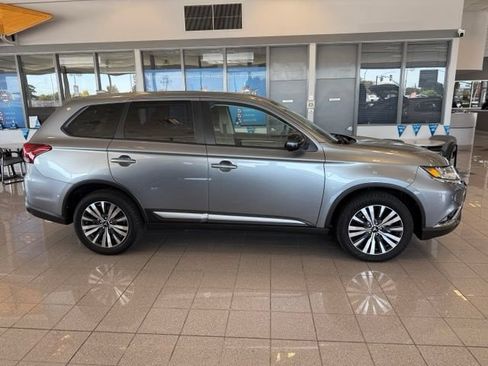 Used 2020 Mitsubishi Outlander ES FWD image 3