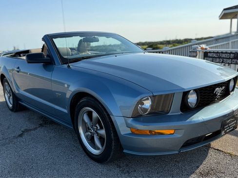 Used 2006 Ford Mustang GT RWD image 3