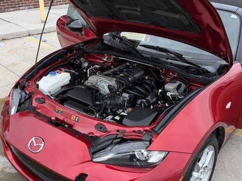 Used 2017 MAZDA MX-5 Miata Sport image 35