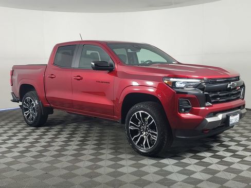 Used 2024 Chevrolet Colorado Z71 w/ LPO, Dark Essentials Package image 2