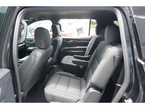 Used 2024 Chevrolet Traverse LT FWD image 24
