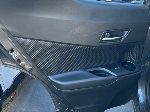 Used 2018 Toyota C-HR XLE FWD image 25