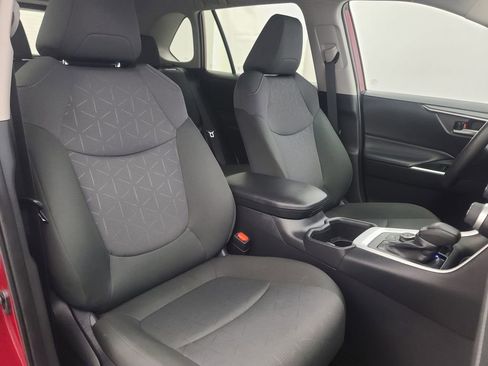 Used 2025 Toyota RAV4 XLE image 17