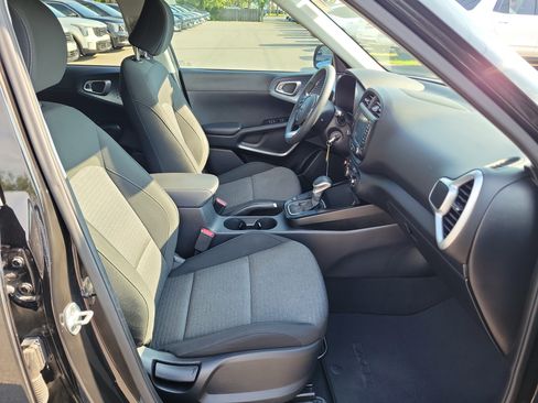 Used 2020 Kia Soul S FWD image 7