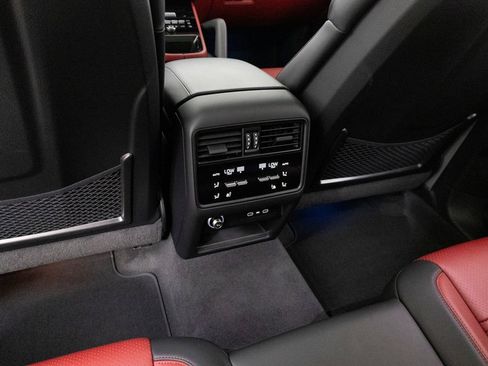 Used 2026 Porsche Cayenne GTS AWD/4WD image 35