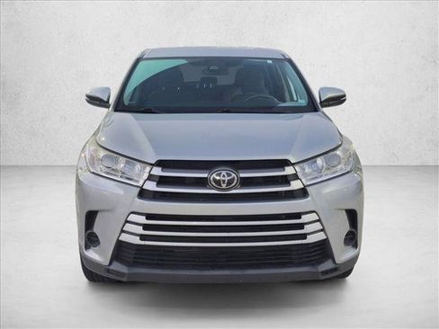 Used 2019 Toyota Highlander LE FWD image 2