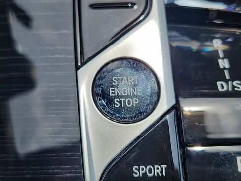 Used 2025 BMW X7 M60i image 33