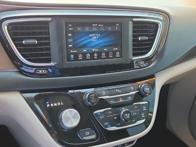 Used 2019 Chrysler Pacifica Touring-L FWD image 22