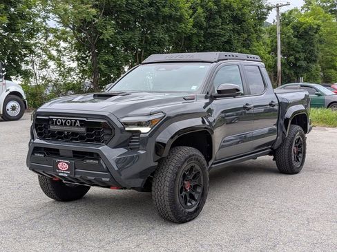 Used 2025 Toyota Tacoma TRD Pro w/ Tow Tech Package AWD/4WD image 9