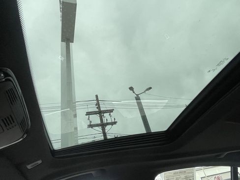 Used 2023 BMW 530e xDrive 530e xDrive w/ Premium Package image 23