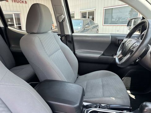 Used 2023 Toyota Tacoma SR5 RWD image 10