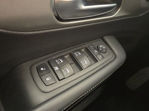 Certified 2024 Chrysler Pacifica Limited w/ S Appearance Package FWD image 32