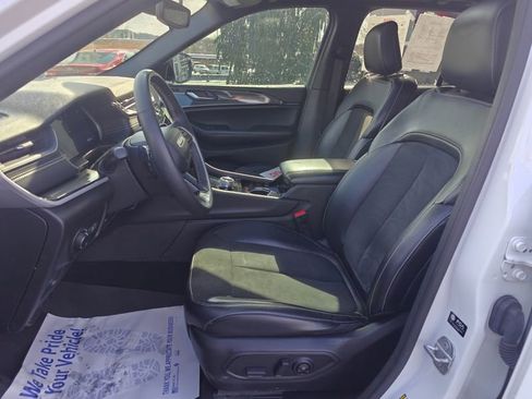 Used 2023 Jeep Grand Cherokee Altitude image 10