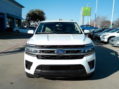 Used 2024 Ford Expedition Max XLT image 2