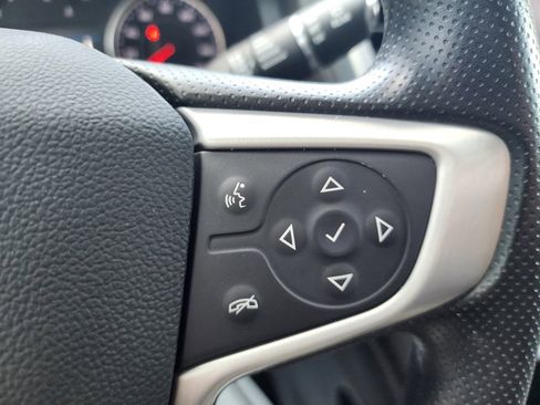 Used 2023 GMC Acadia SLE image 28