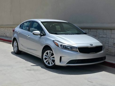 Used 2017 Kia Forte LX w/ LX Popular Package FWD image 1