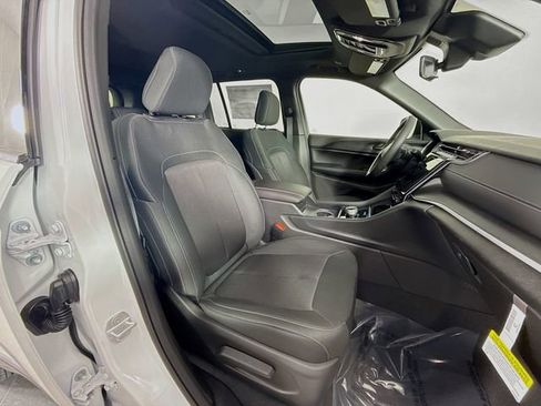 New 2025 Jeep Grand Cherokee Laredo image 26