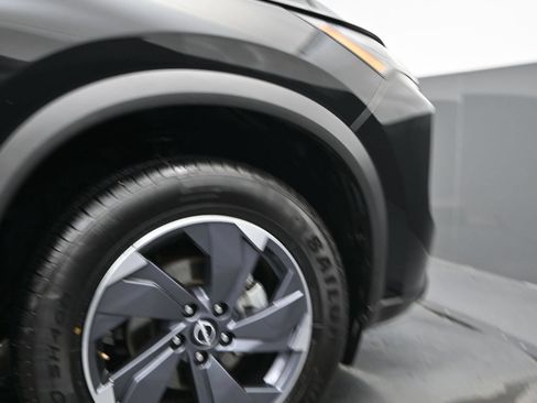 Used 2025 Nissan Rogue SV FWD image 12