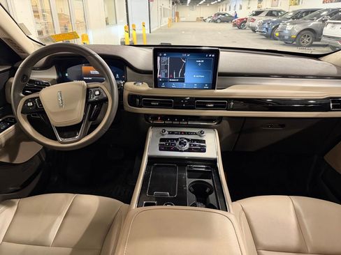 Used 2023 Lincoln Aviator AWD w/ Premium Package image 21
