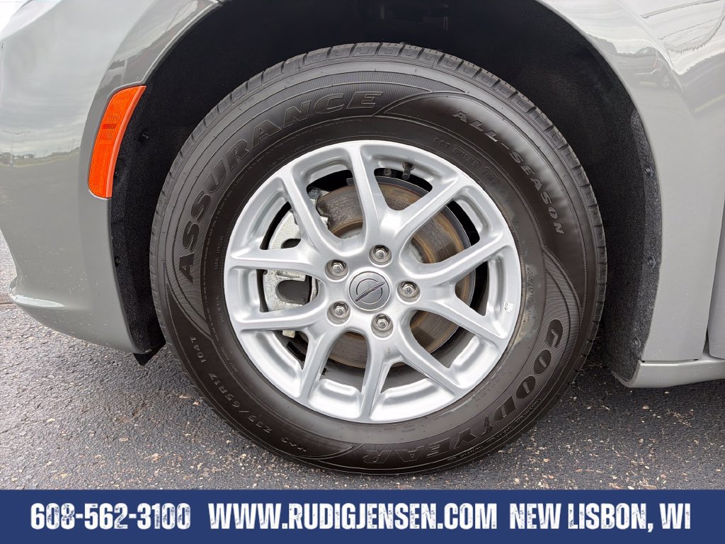 Used 2025 Chrysler Pacifica Select FWD image 25
