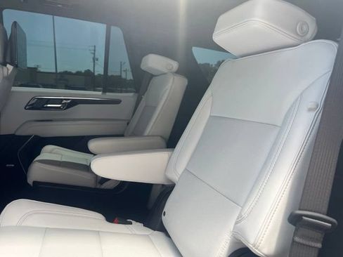 Used 2025 Chevrolet Tahoe Premier RWD image 27