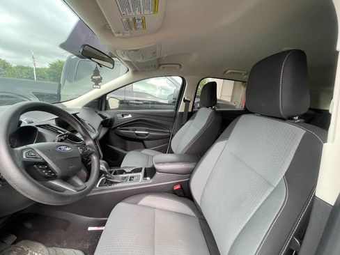 Used 2018 Ford Escape SE w/ SE Sync 3 Package AWD/4WD image 3