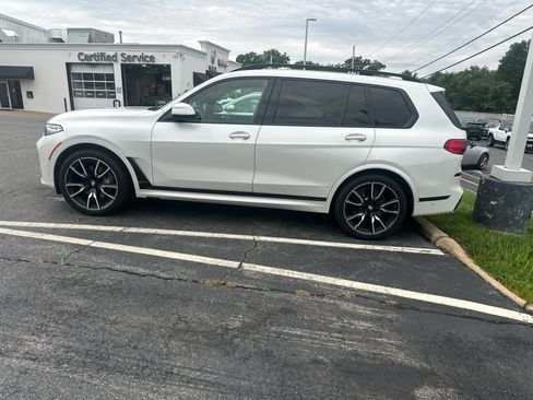 Used 2020 BMW X7 xDrive40i w/ M Sport Package AWD/4WD image 5
