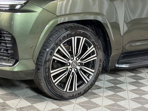 New 2025 Lexus LX 700h Luxury image 4