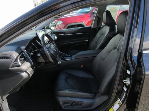 Used 2022 Toyota Camry XSE image 9